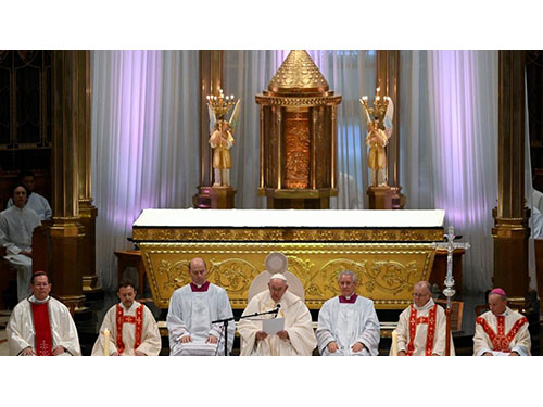 Popiežius: Jėzaus dėl mūsų laužoma Eucharistijos duona išgydo širdis