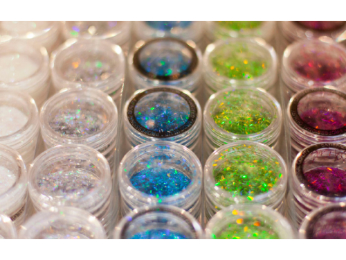 Planuojama uždrausti naudoti mikroplastikus kosmetikos gaminiuose